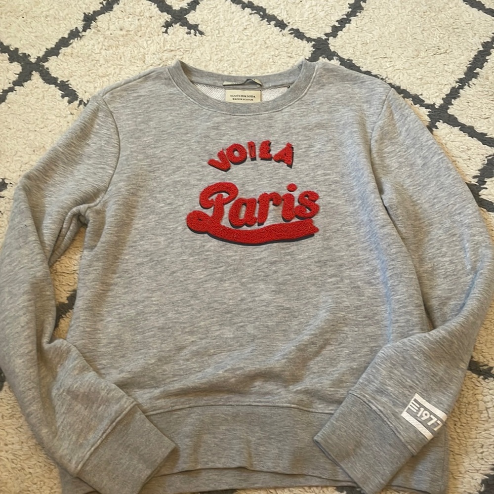 Scotch and Soda gray sweater. Viola Paris